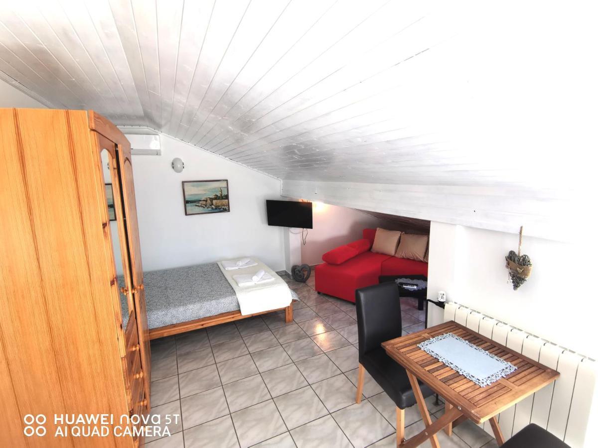 Albert Apartaments Krk คิร์ก ภายนอก รูปภาพ